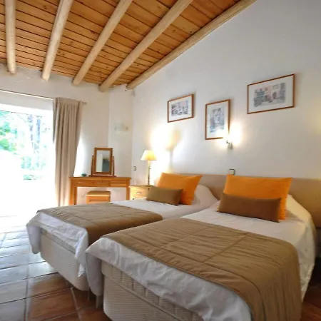 Comfortable And Spacious, 4 Bedroom Traditional Almancil