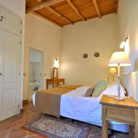 Holiday home Comfortable And Spacious, 4 Bedroom Traditional *