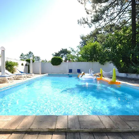 Comfortable And Spacious, 4 Bedroom Traditional Almancil