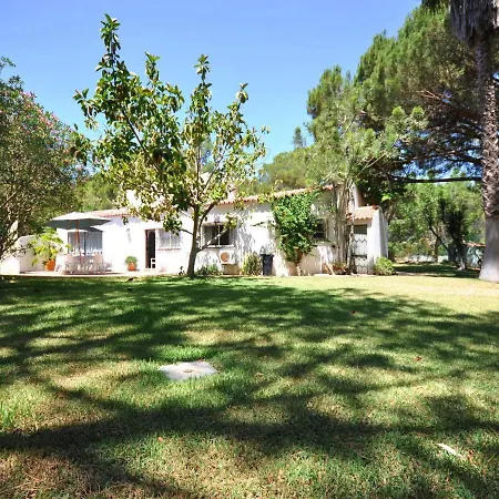 Comfortable And Spacious, 4 Bedroom Traditional Holiday home
