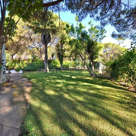 Comfortable And Spacious, 4 Bedroom Traditional *