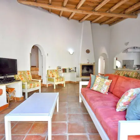 Comfortable And Spacious, 4 Bedroom Traditional Almancil