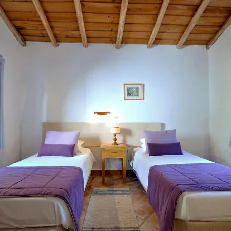 Comfortable And Spacious, 4 Bedroom Traditional