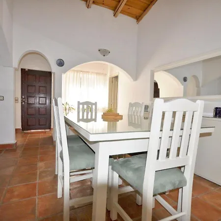 Comfortable And Spacious, 4 Bedroom Traditional Holiday home Almancil