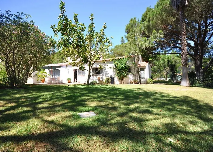 In With Pool And Golf Prázdninový dům